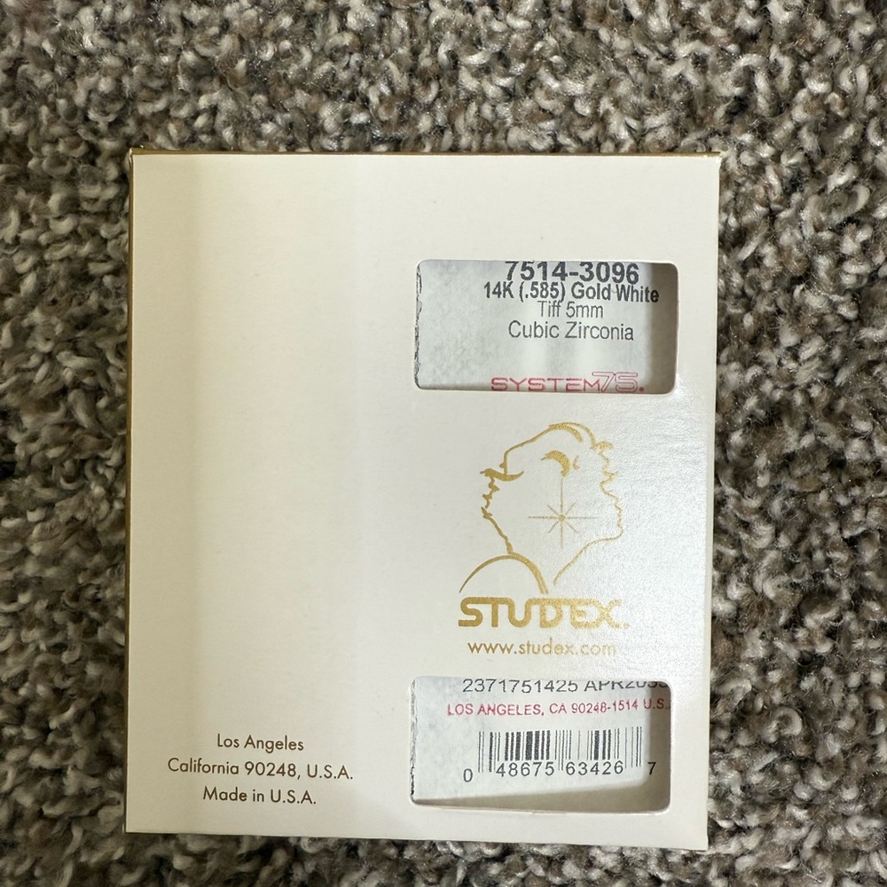Studex System 75 Ear Piercing Earrings - Picture 3 of 3